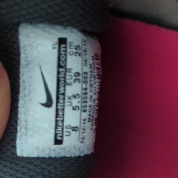 Nike shoes - Picture 2 of 4